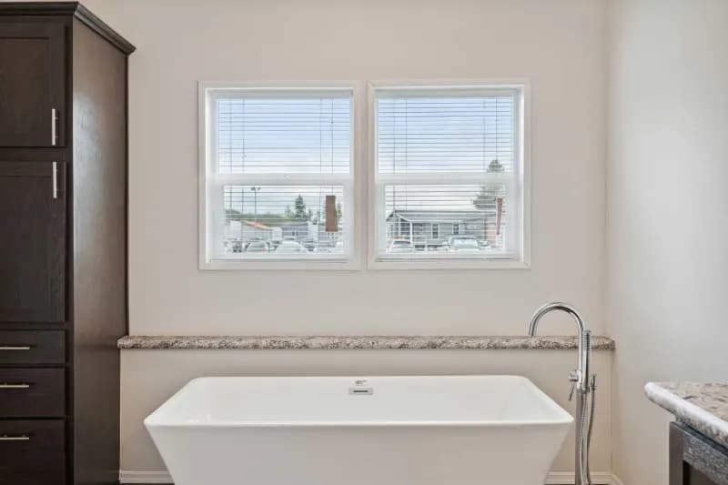 Hillcrest g865 bathroom home features